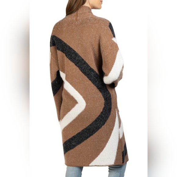 Love Token Long Sleeve Angled Design Cardigan - Picture 3 of 3